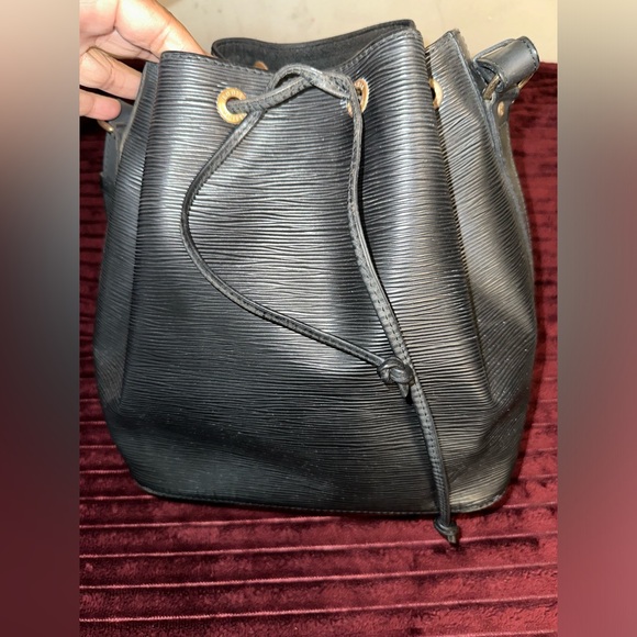 Louis Vuitton Epi Noe Bucket Bag - Picture 4 of 17